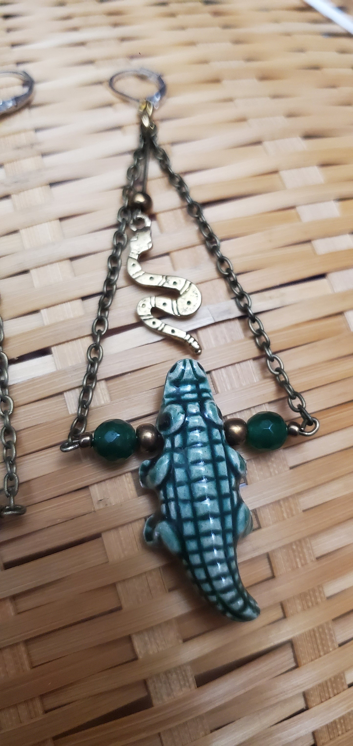 Tatsulok NagaBuwaya w/ Jade