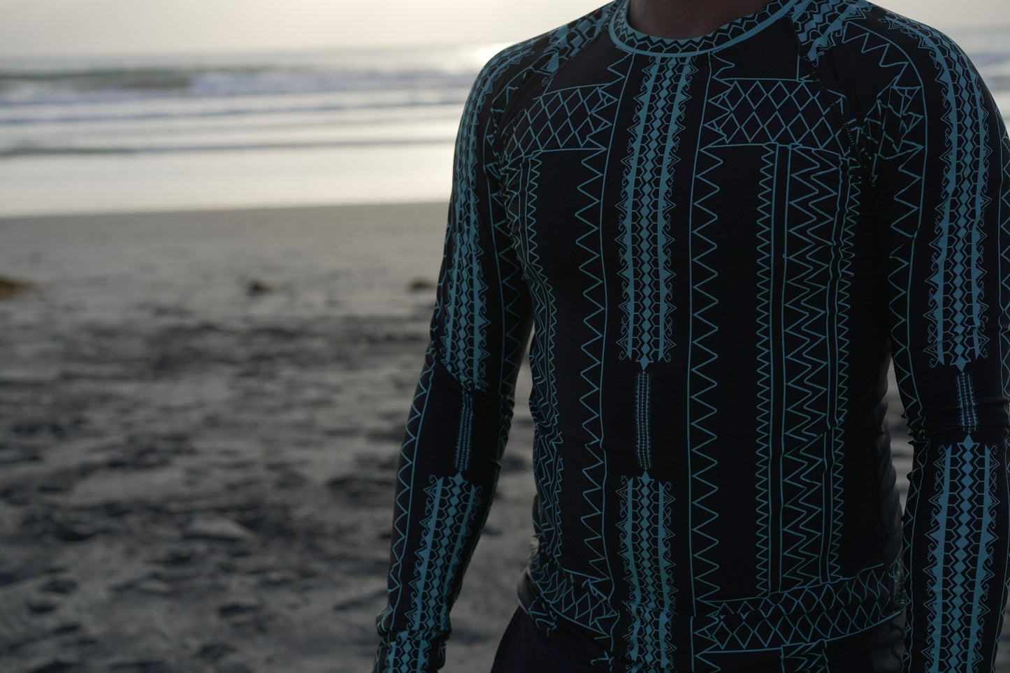 Pintados long sleeve Rash Guard Black and Teal "Masculine Size"